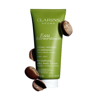 Sử dụng sản phẩm Eau Extraordinaire Revitalizing Silky Body Cream từ CLARINS® để tận hưởng một làn da mịn mượt và tươi trẻ hơn. Kem dưỡng thể này sẽ mang đến cho bạn cảm giác thật sự thư giãn và chăm sóc da toàn diện. Hãy xem hình ảnh và khám phá những thành phần tự nhiên trong kem dưỡng thể này. 