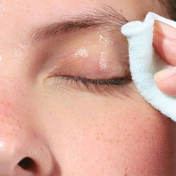 Instant Eye-Makeup Remover for Sensitive Eyes