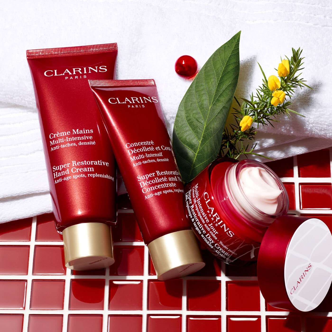 Super Restorative Décolleté Cream and Neck Anti-Aging Concentrate | CLARINS®