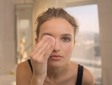 Best Eye Makeup Remover for Sensitive Eyes | CLARINS®