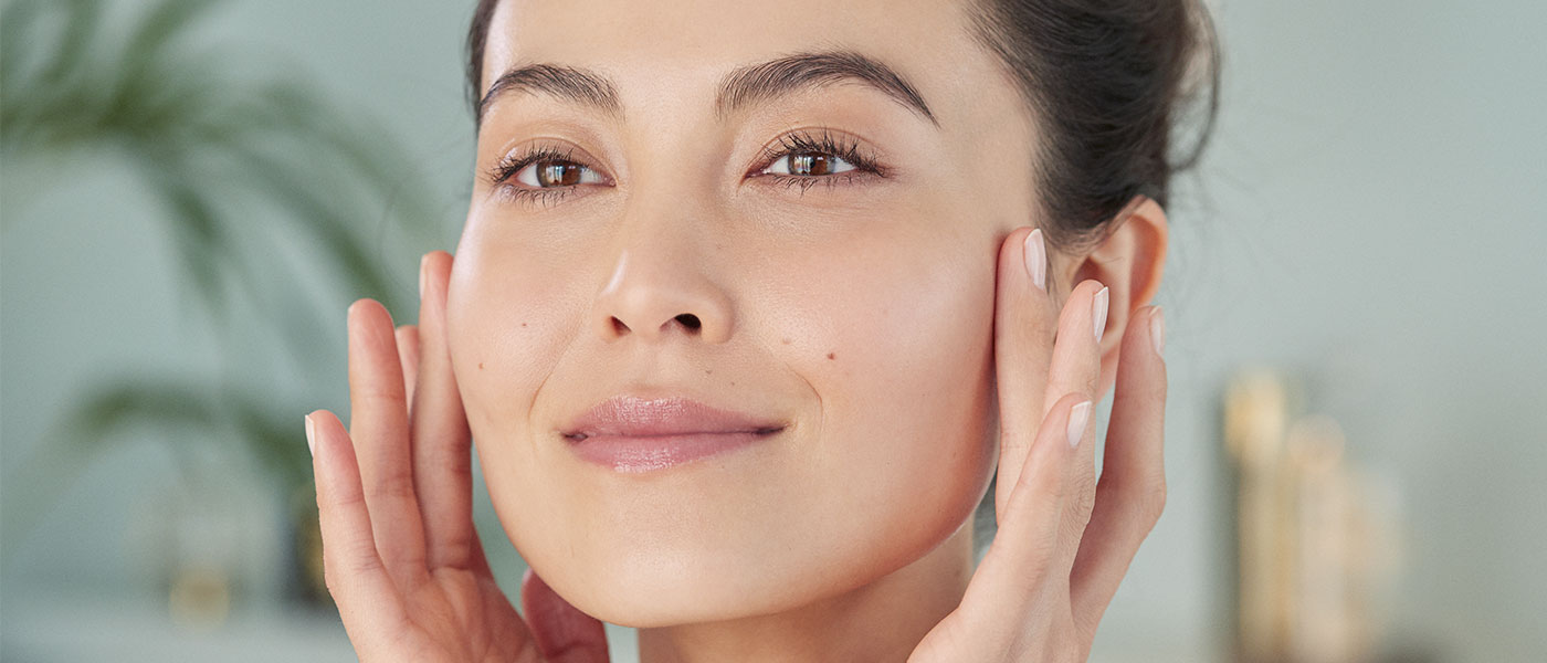 How to Apply Face Serum Ultimate Guide Clarins